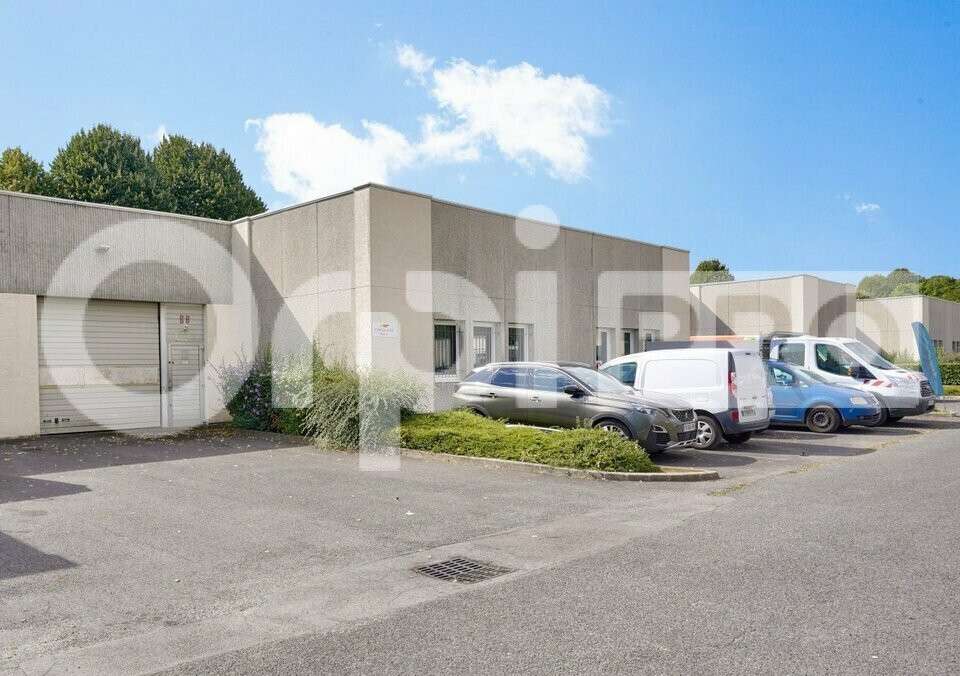 Local d'activité 385m² à louer à Lognes A4 A104