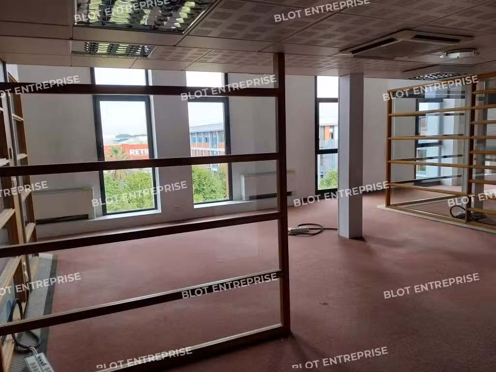 A vendre bureaux 550m² R+2 à Rennes ZI Ouest