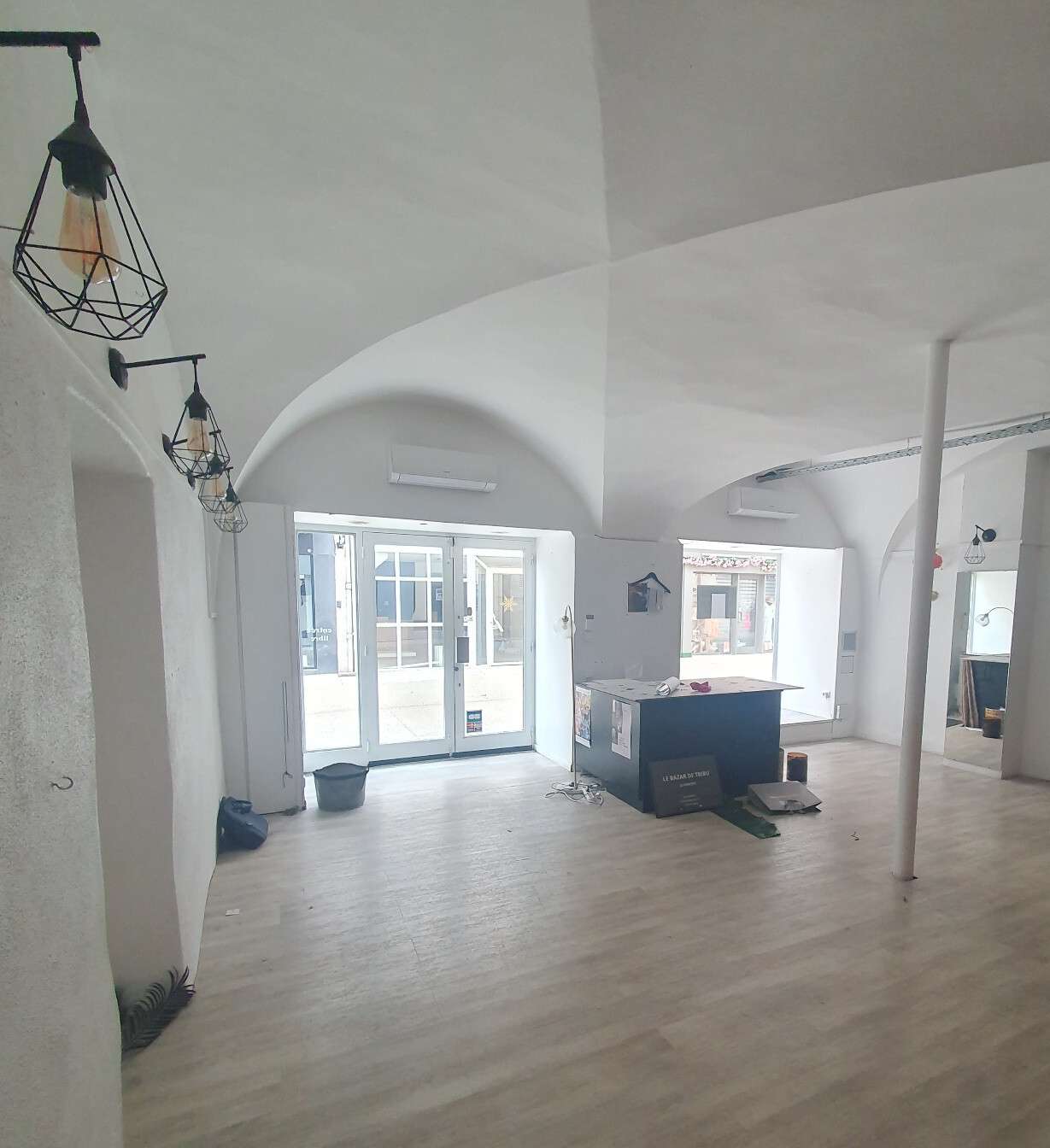 Montélimar rue piétonne 80m² belle vitrine