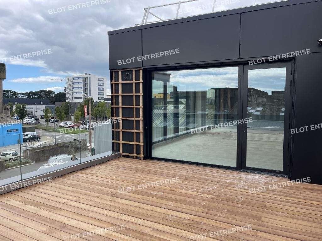 À vendre bureaux 250m² R+2 Lorient La Base Keroman