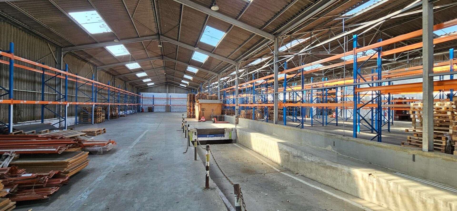 Vente bâtiment 3300m² Rennes ZI route de Lorient