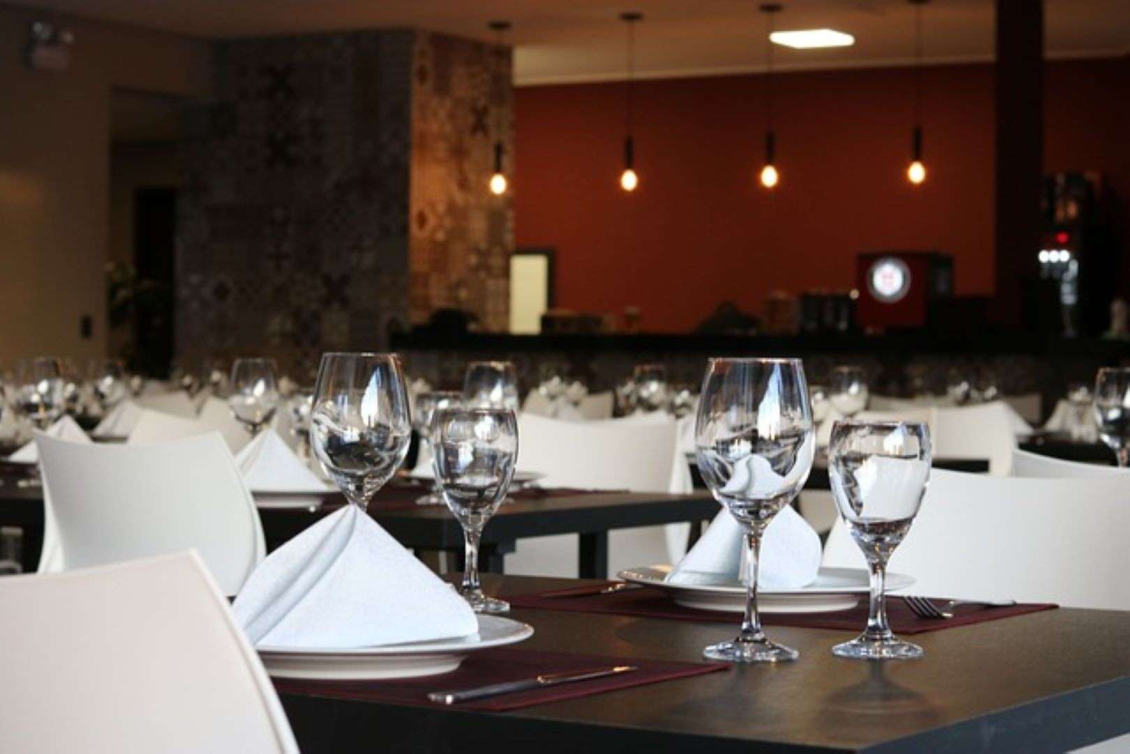 A vendre bar restaurant idéalement situé Laval 53