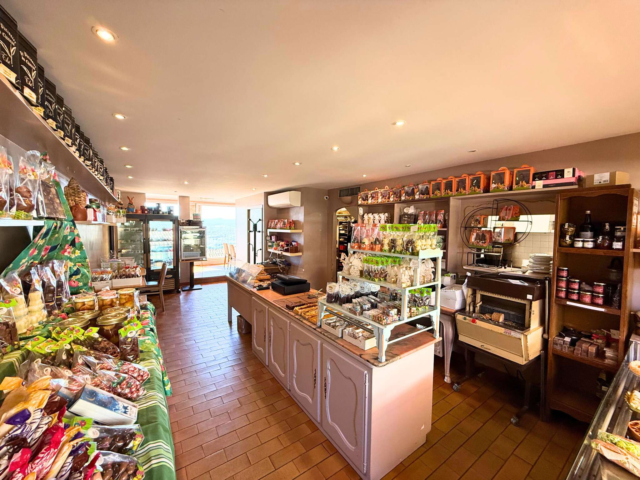 Vente murs et fonds pâtisserie + appart St Tropez