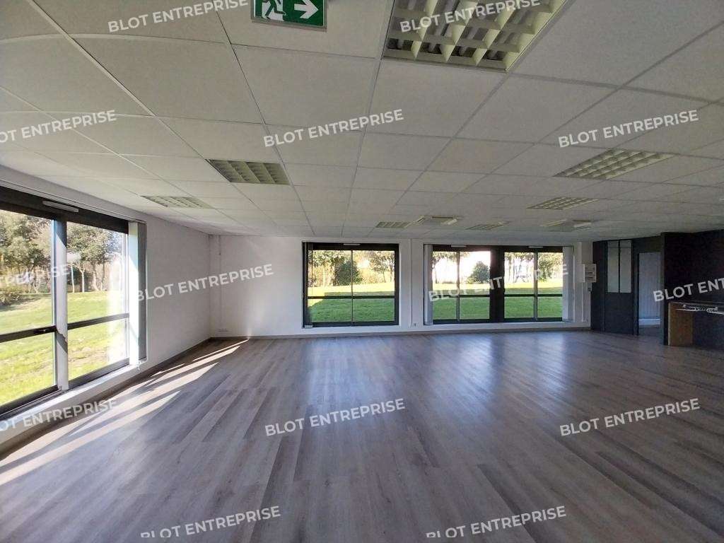 A louer bureaux 111m² Guérande pôle Bréhadour