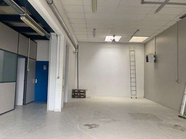 Local activité 127m² à louer à Cournon-d'Auvergne