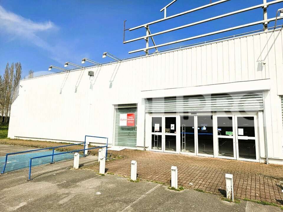 A louer cellule de 200m² à 770m² à Soissons