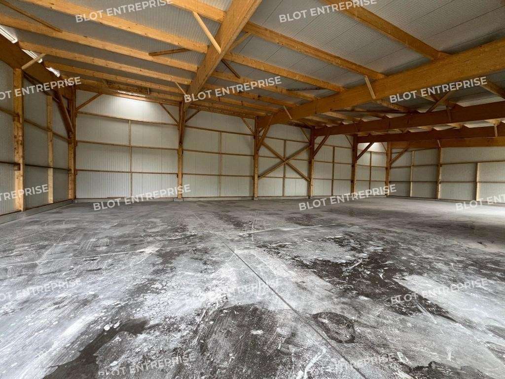 A louer cellule activités 240m² à Pléchâtel