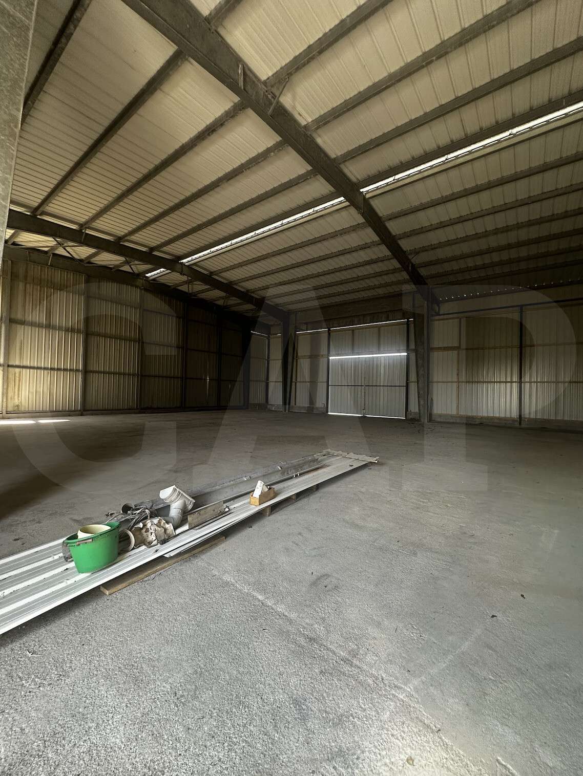 A louer entrepôt 600m² à Créhen D768