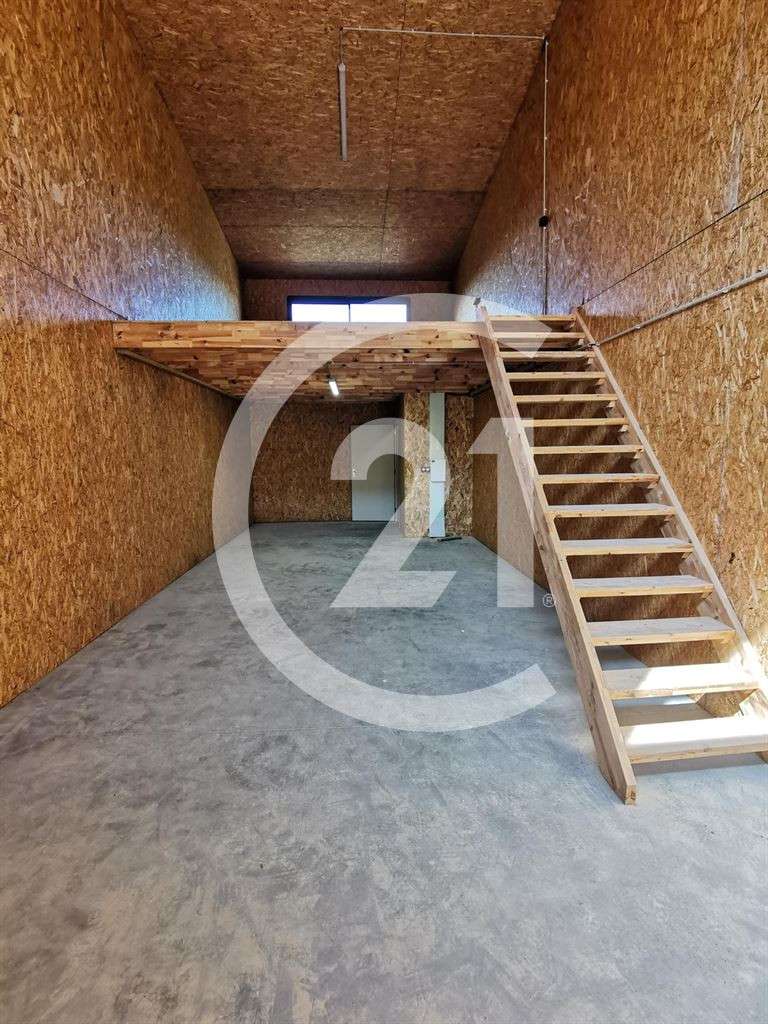 Local d'activité 75m² à louer en za à Montmeyran