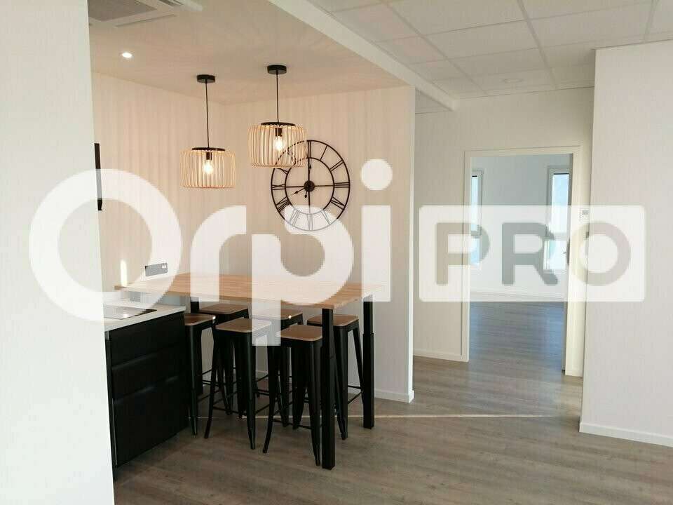 Bureau neuf de 78m² à louer à Villefranche