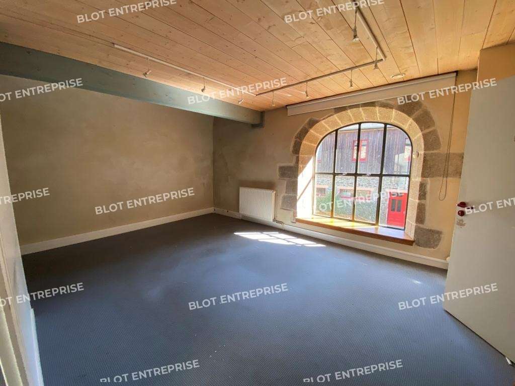 A louer bureaux 98m² à Dol-De-Bretagne centre