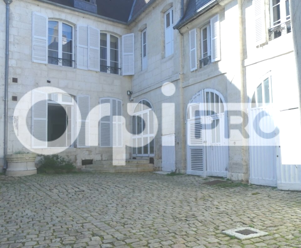 Bureaux 160m² à louer à Bourges 