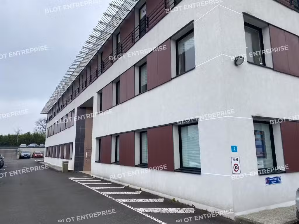 A louer bureaux 59m² accès PMR à Taden