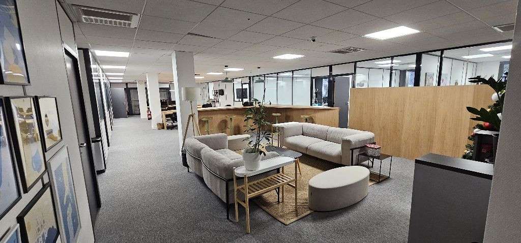 A louer bureaux de 734m² à Lyon 9 Gorge de Loup