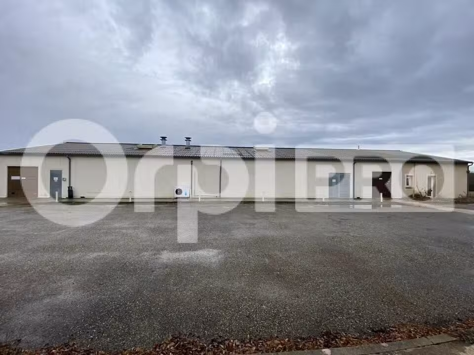Local 1100m² à vendre à Caylus 