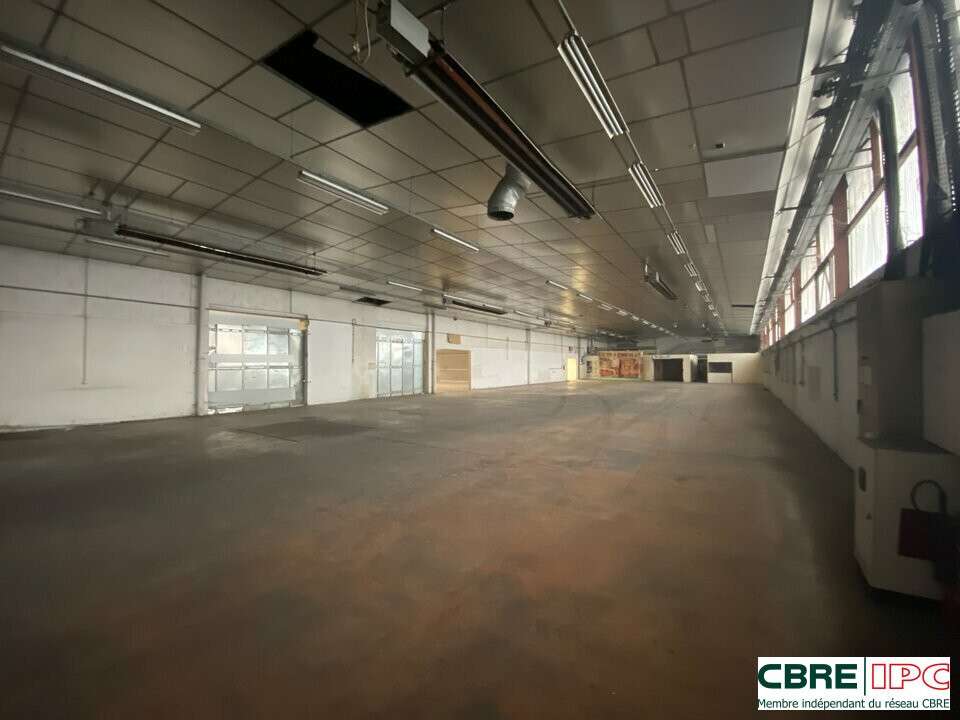 Vente entrepôt 2800m² sur 4231m² à Serres Castet