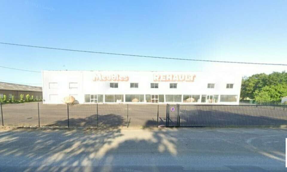 Local 2000m² sur 6671m² à vendre à Saint-Domineuc