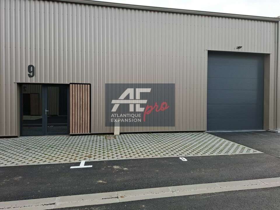 Cellule d'activité 225m² à louer à Trignac