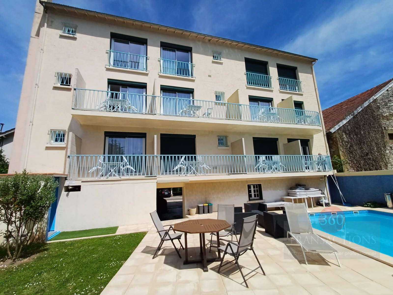 A vendre hôtel avec piscine 23 chambres Souillac