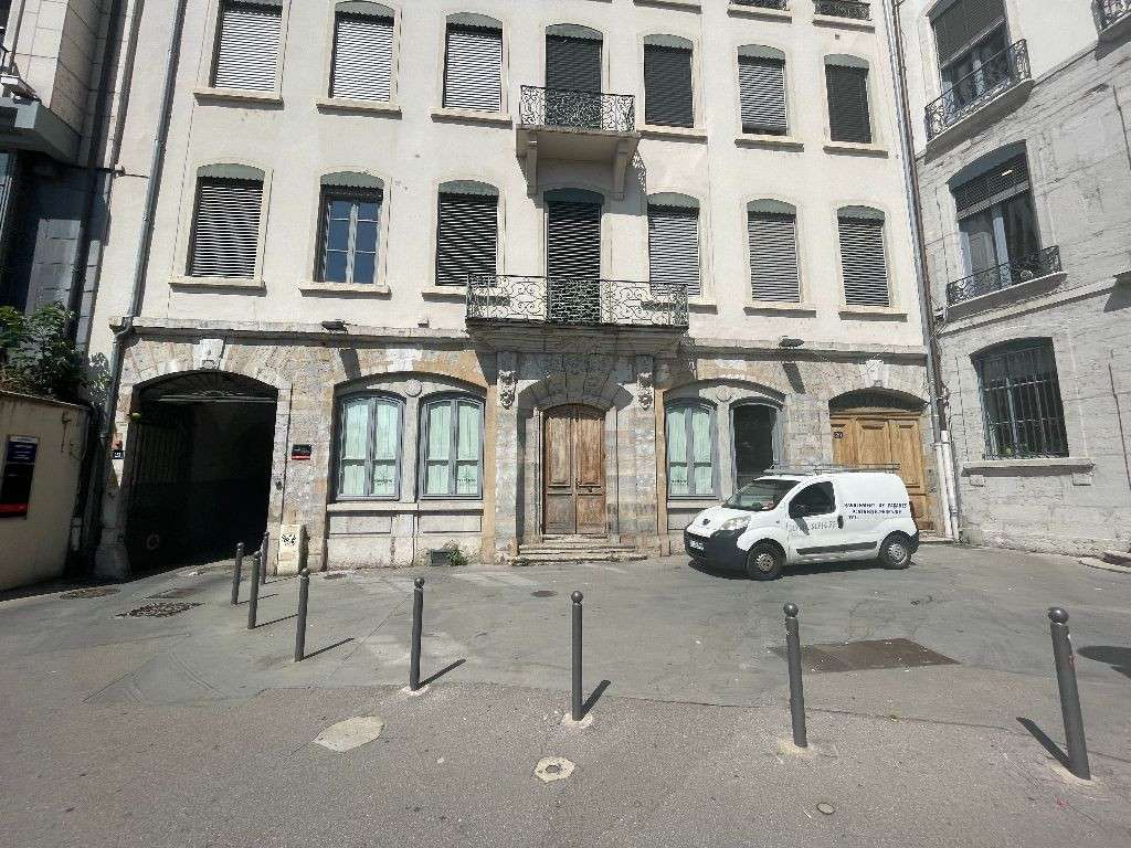 A louer local de prestige 195m² Lyon Place Tolozan