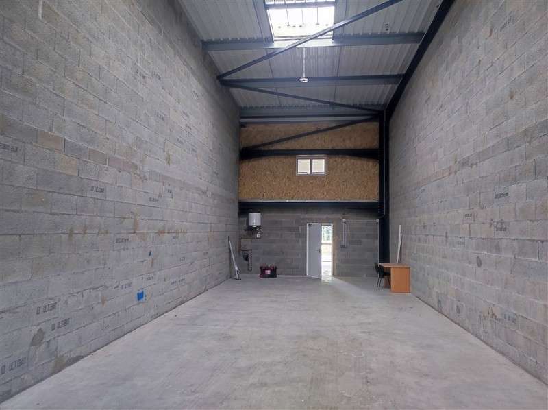 A louer cellule d'activité de 184m² à Donges