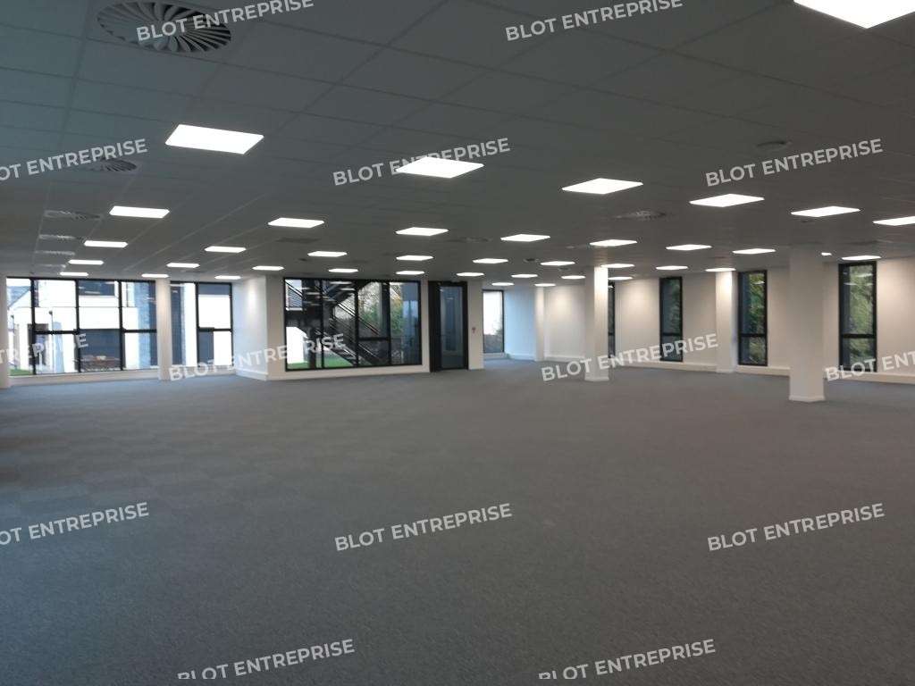 A vendre bureaux de 1116m² en R+3 à Saint Grégoire