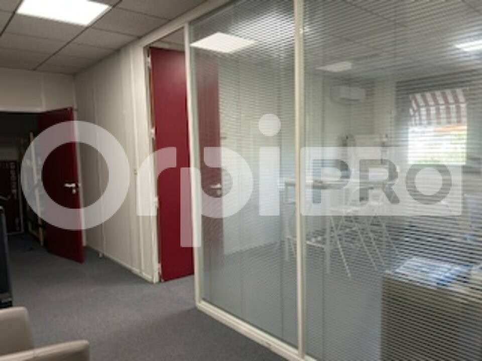 Bureau 36m² R+1 à louer à Villefranche