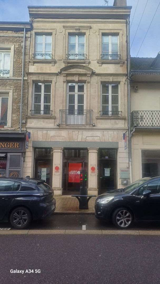 A vendre immeuble de bureaux 3 étages + sous-sol -