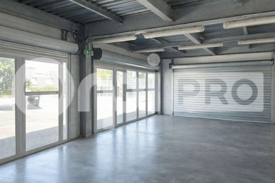 Local très lumineux 99m² à louer en ZA à Aytré
