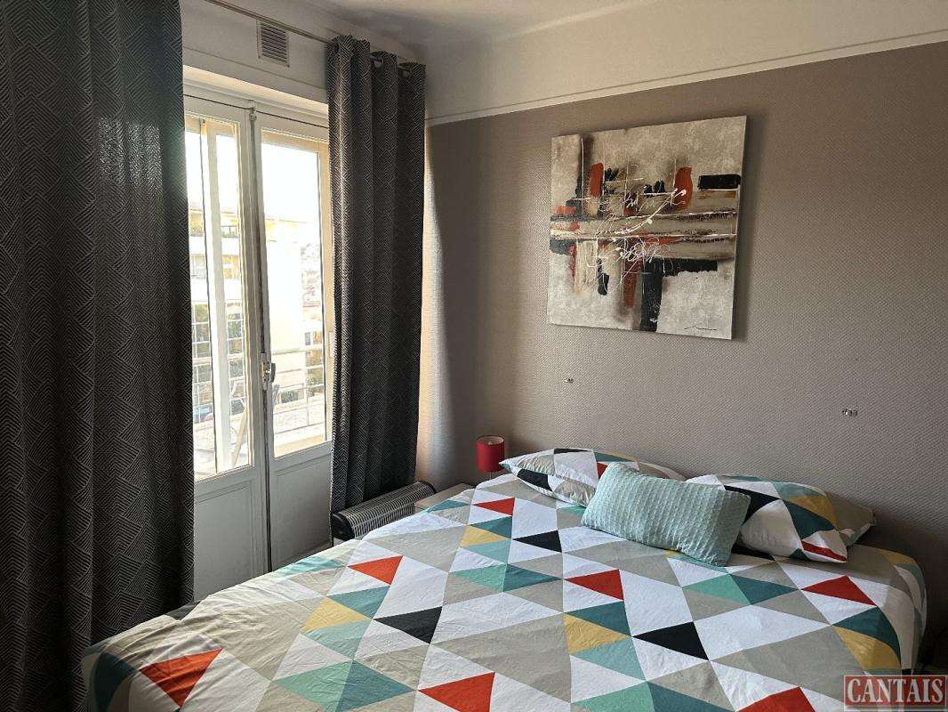 Vente hôtel bureau proche mer sur la Côte d'Azur