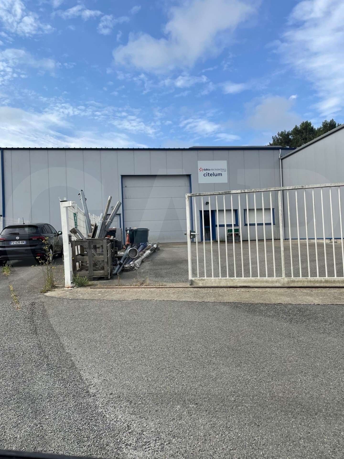A louer local d’activité  276m² zone prime Caudan 