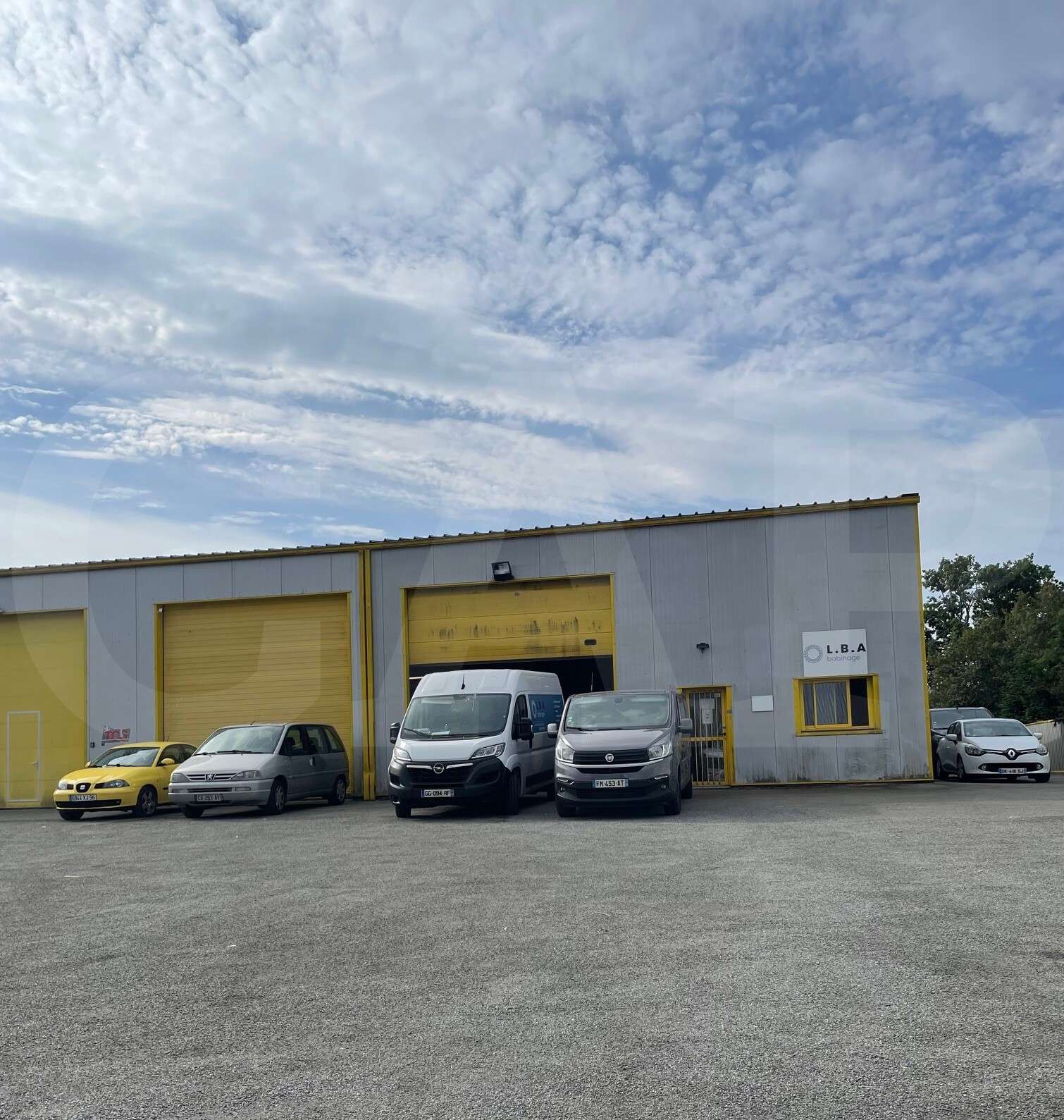 A louer local 457m² en zone dynamique de Caudan 