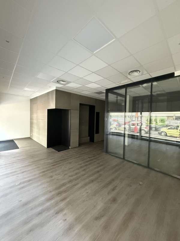 Local commercial 96m² à vendre à Annemasse