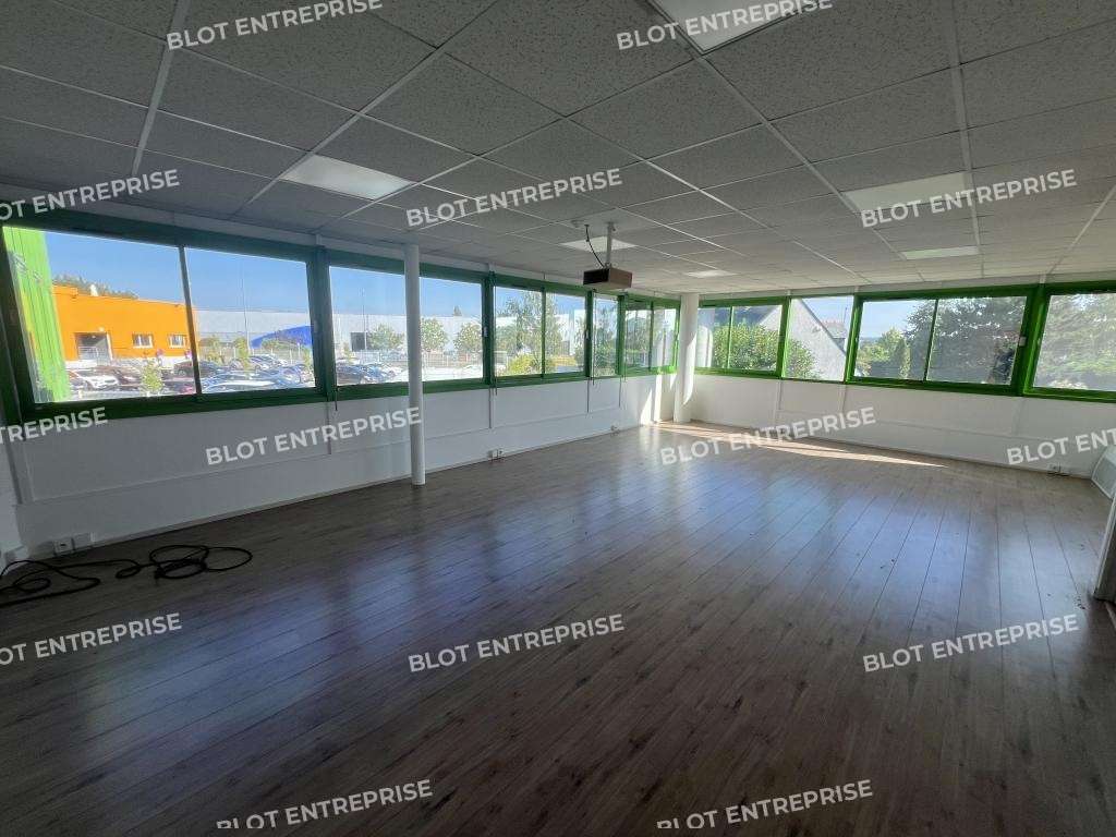 A louer bureaux 735m² à Carquefou la Belle Étoile