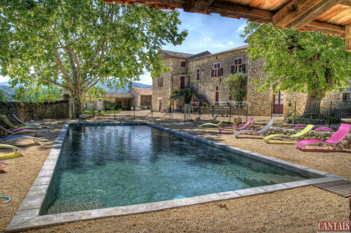 Vente Gîte dans Ancienne ferme restaurée Ardèche