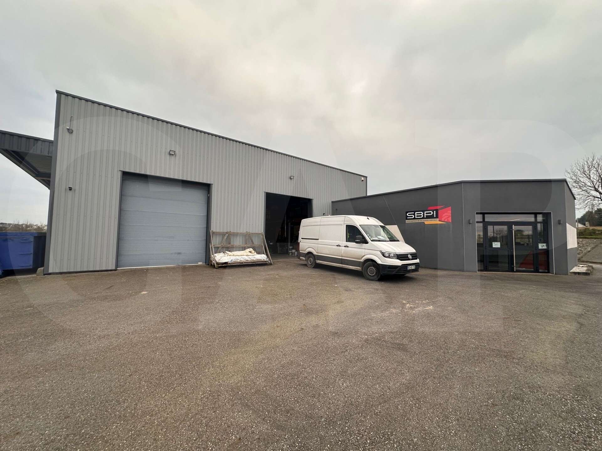 Location bâtiment 640m² à Crevin
