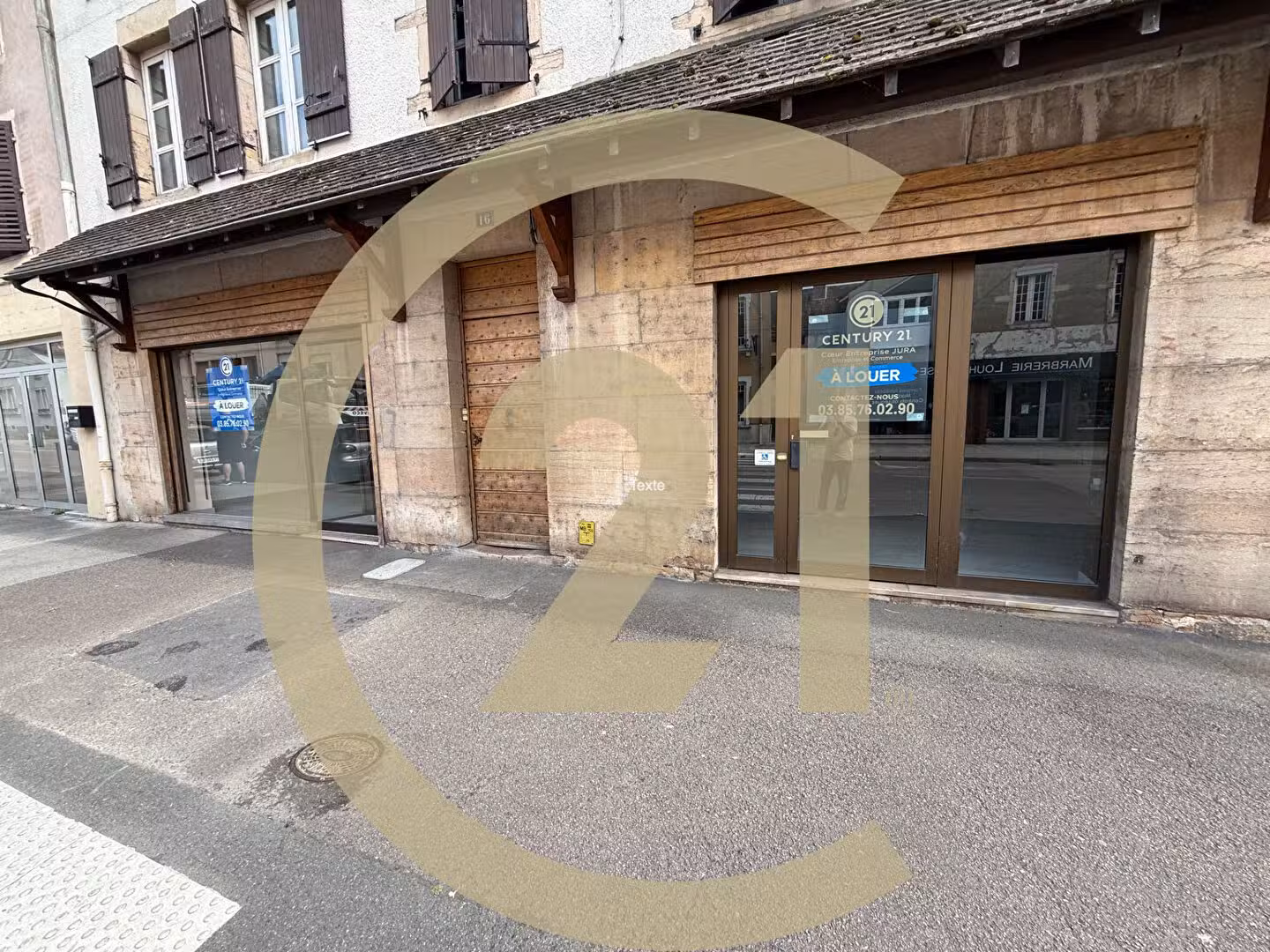 Local commercial 280 ou 530m² à louer à Louhans 