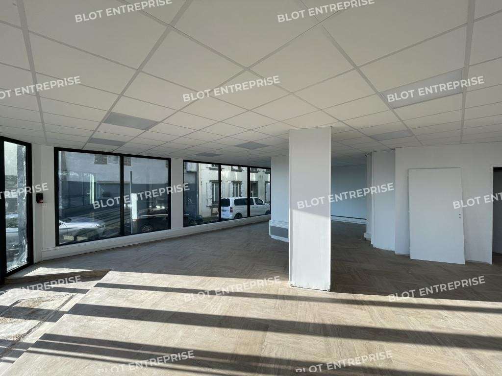 A louer local commercial 95m²  axe passant Brest 