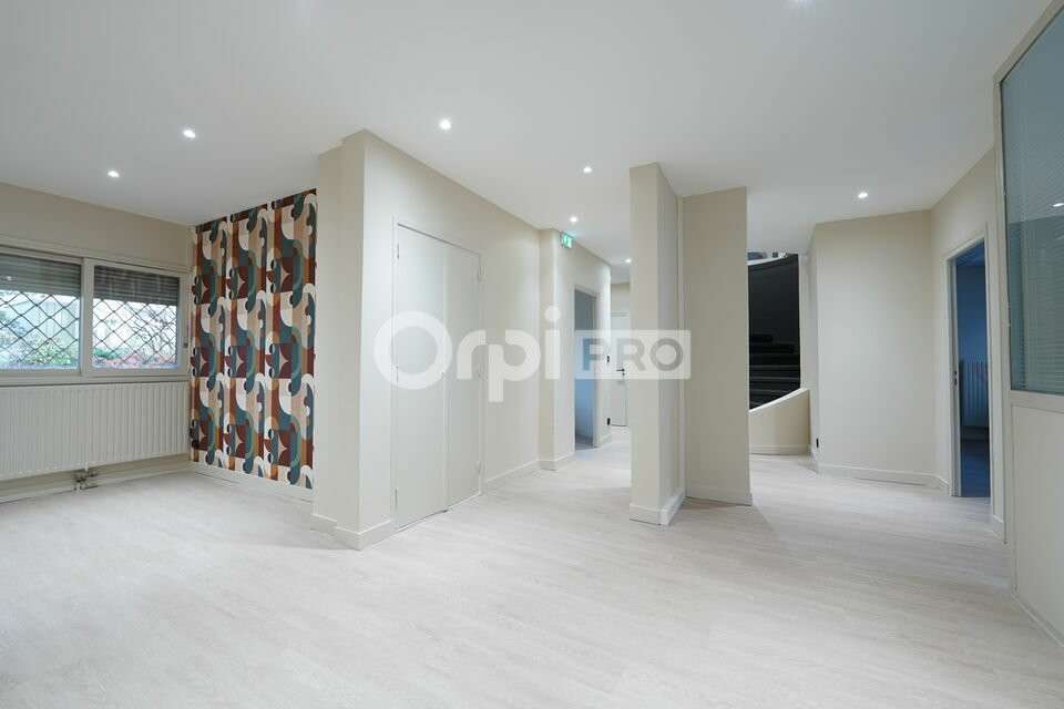 Bureaux à louer 265m² à Lyon 6e 