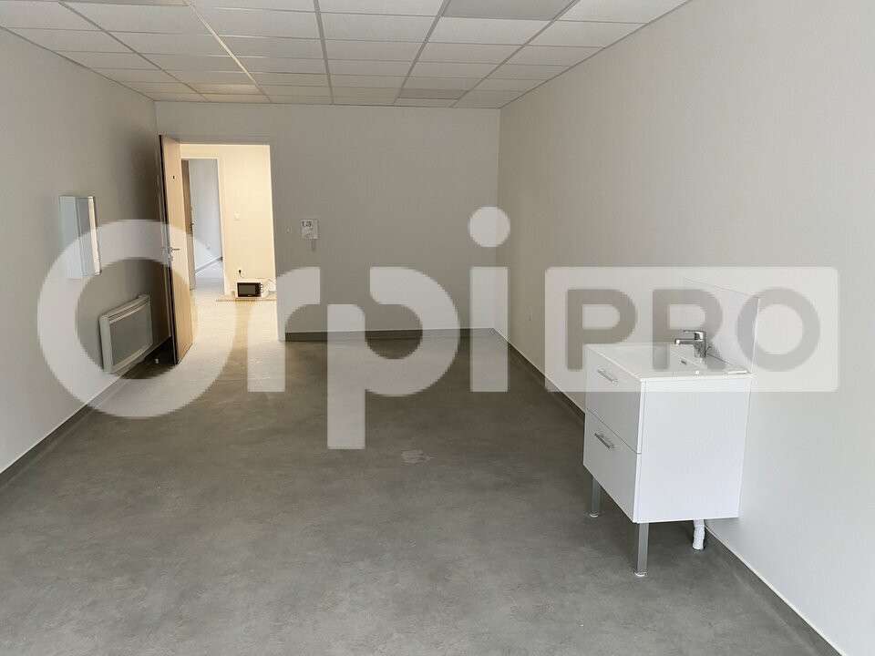 Local professionnel 29m² à louer à Montivilliers