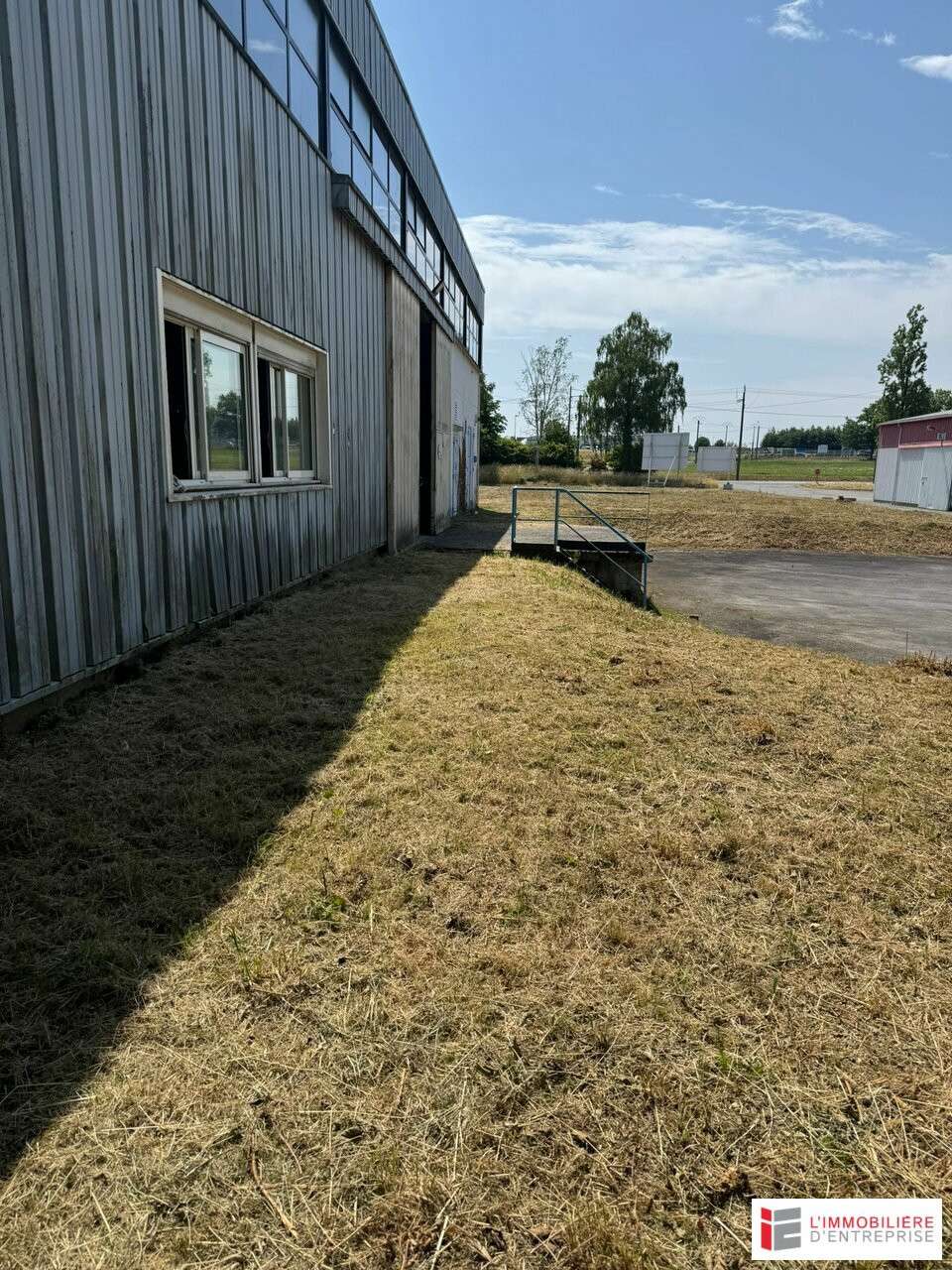 Entrepôt 1200m² à louer à La Selle-en-Luitré