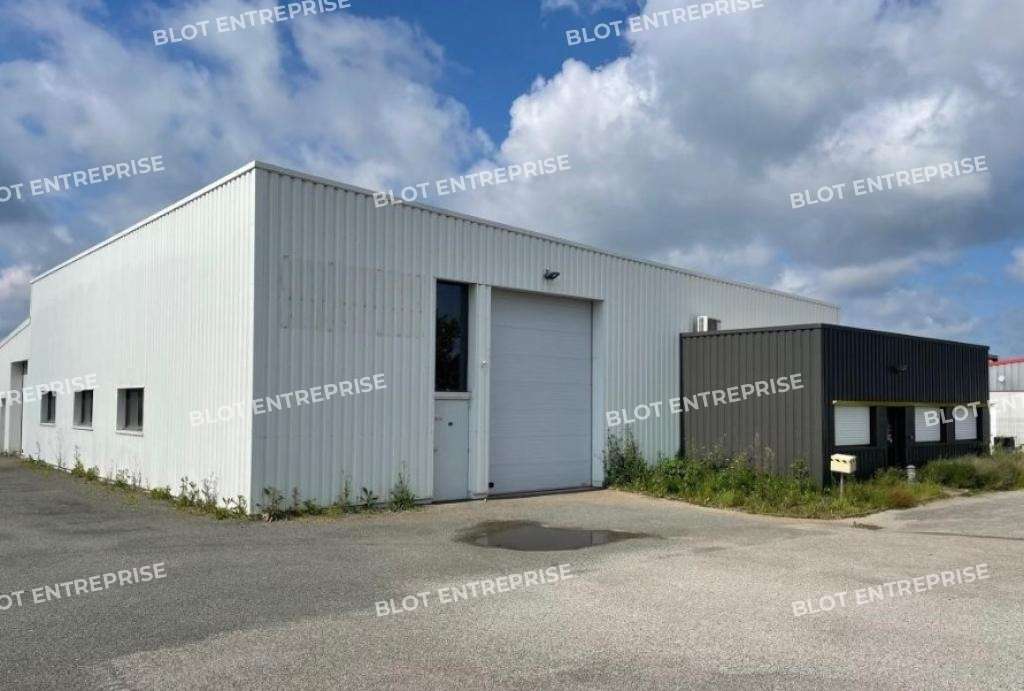 A vendre à louer locaux d'activités 580m² à Erbray