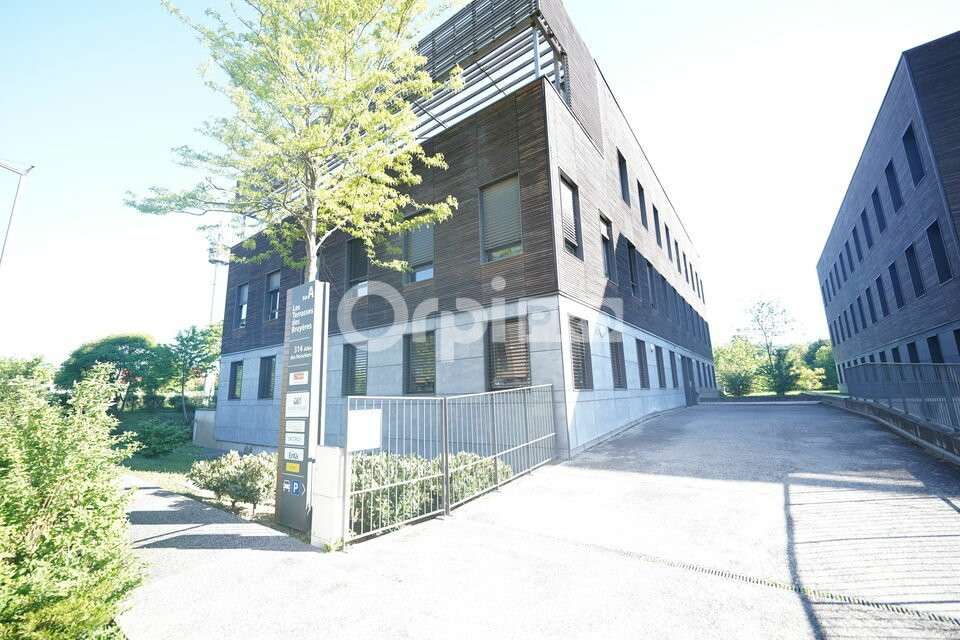 AV surfaces de 451,40m² à 809m² à Vénissieux