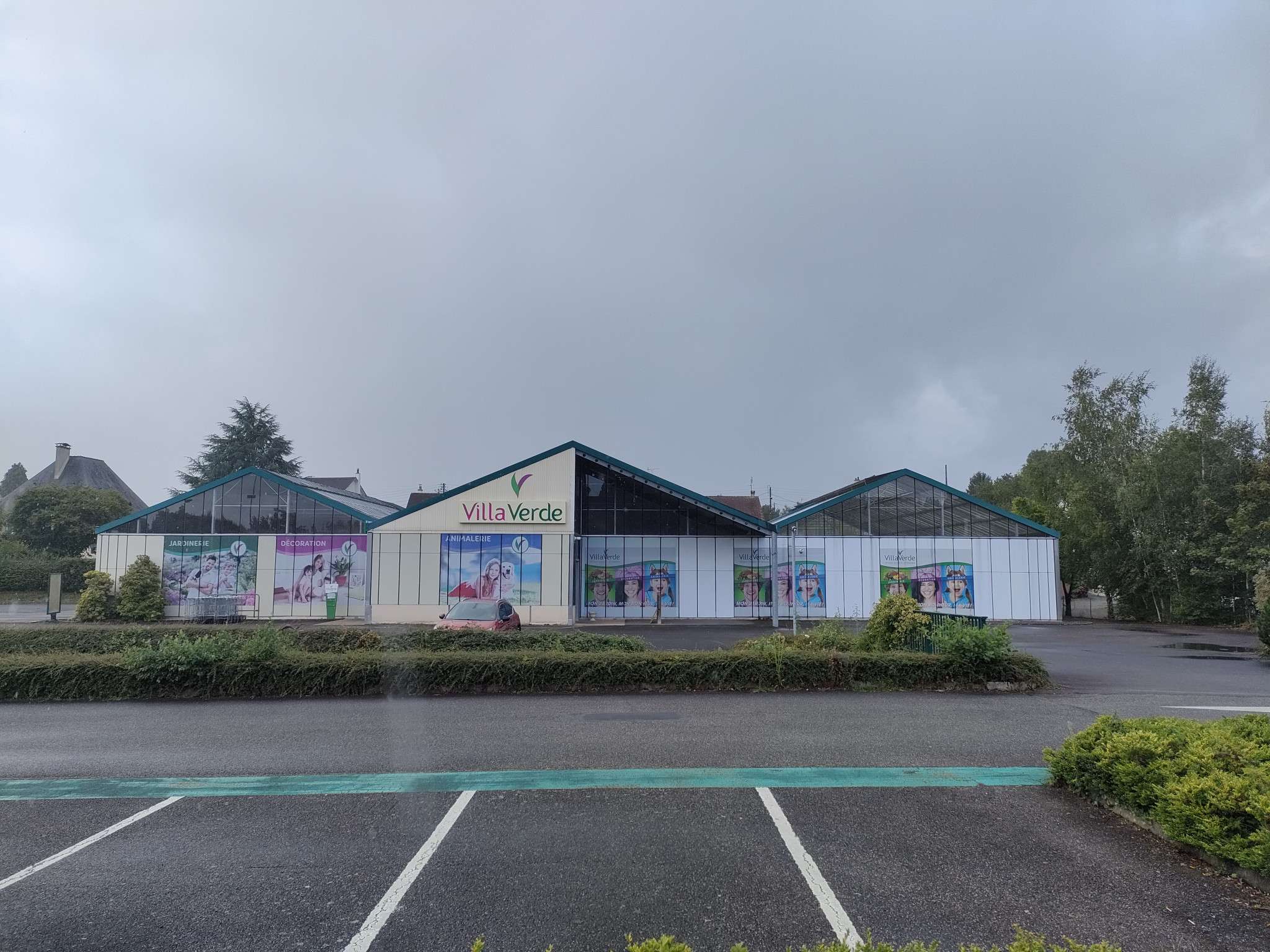 Location local commercial de 2535m² en zc à Flers