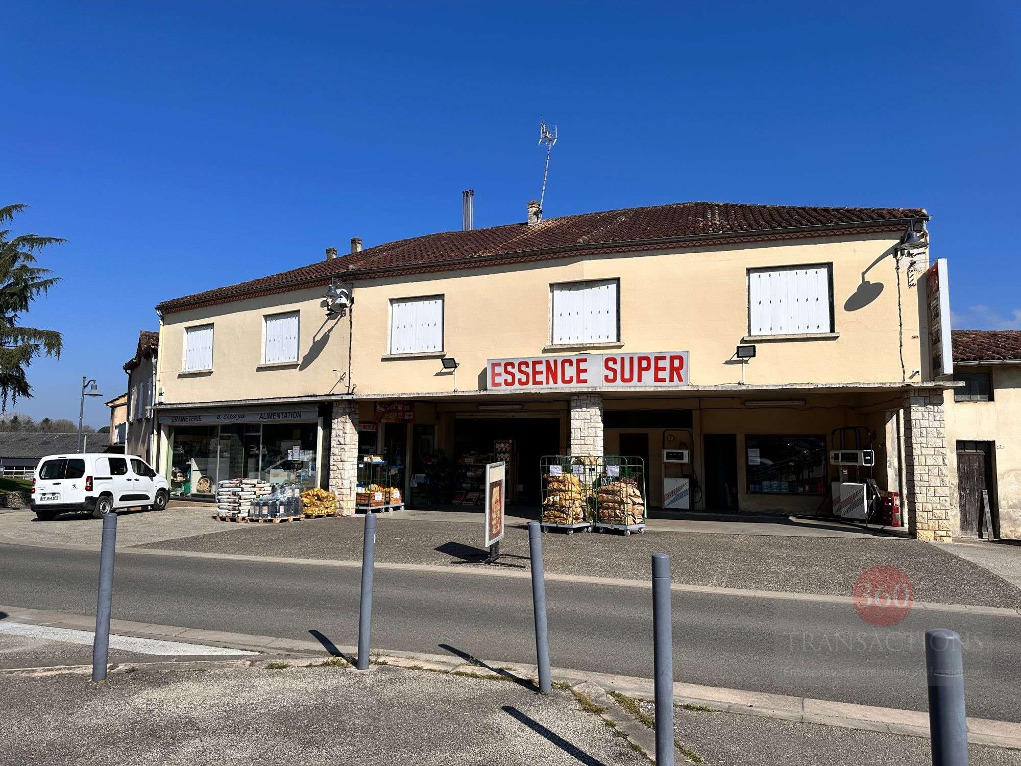 Vente station service épicerie graineterie Eauze