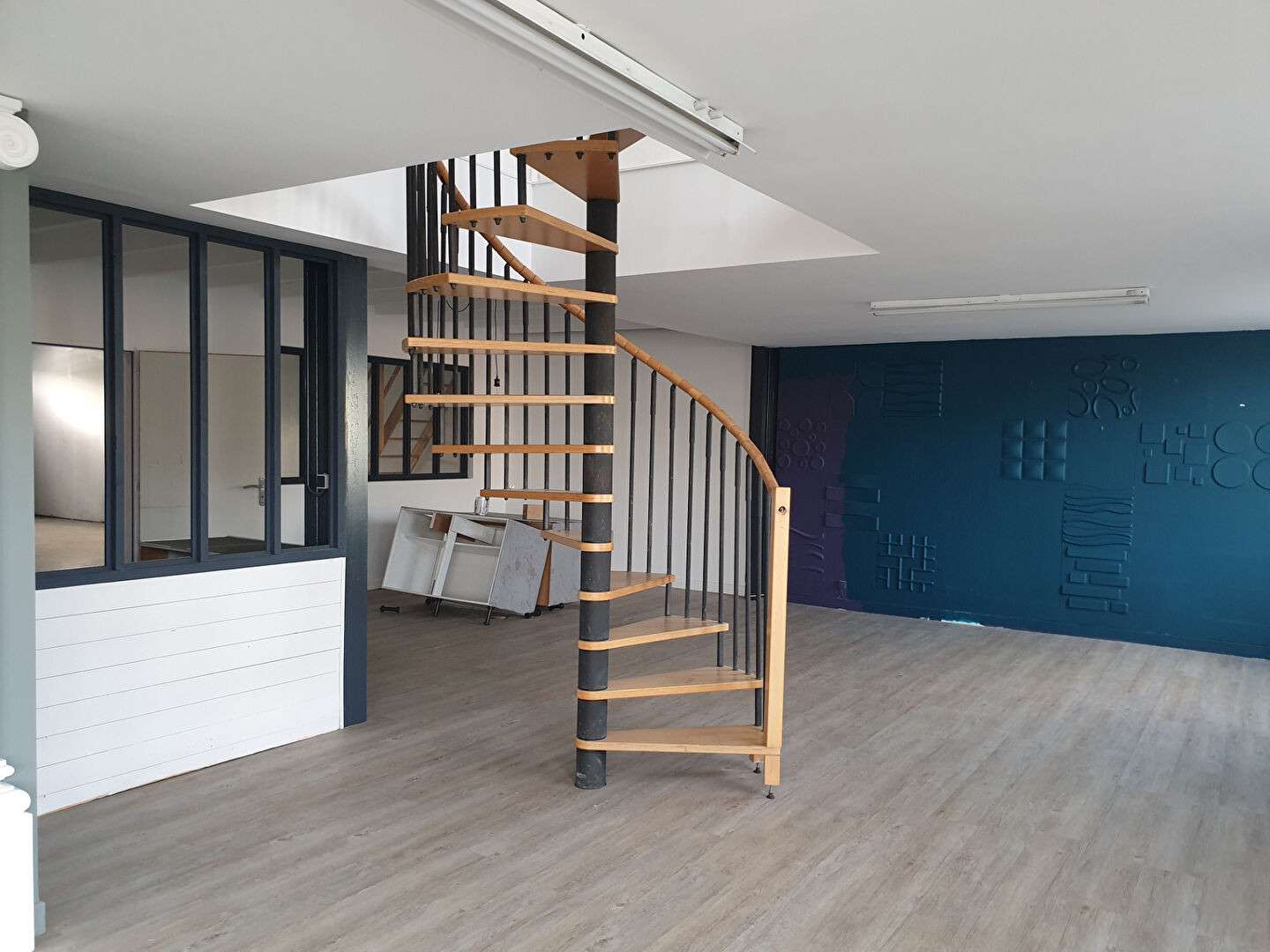 A louer local de 220m² La Rochelle Zone d'activité