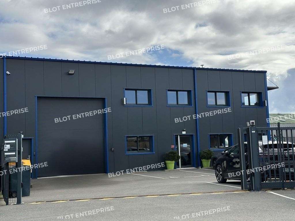 A louer bureaux avec stockage 590m² Caudan Kerpont