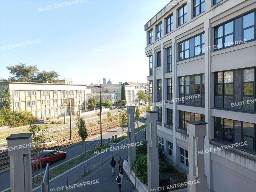 A louer bureaux immeuble Les Salorges 243m² Nantes
