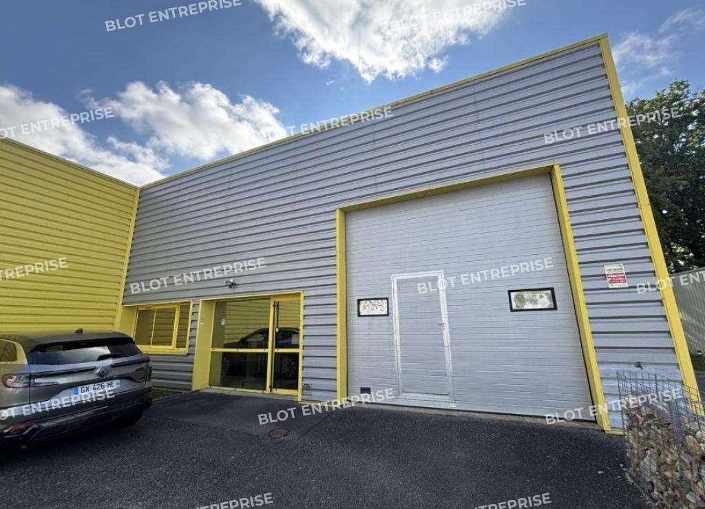 A louer locaux d'activités 130m² à Sautron