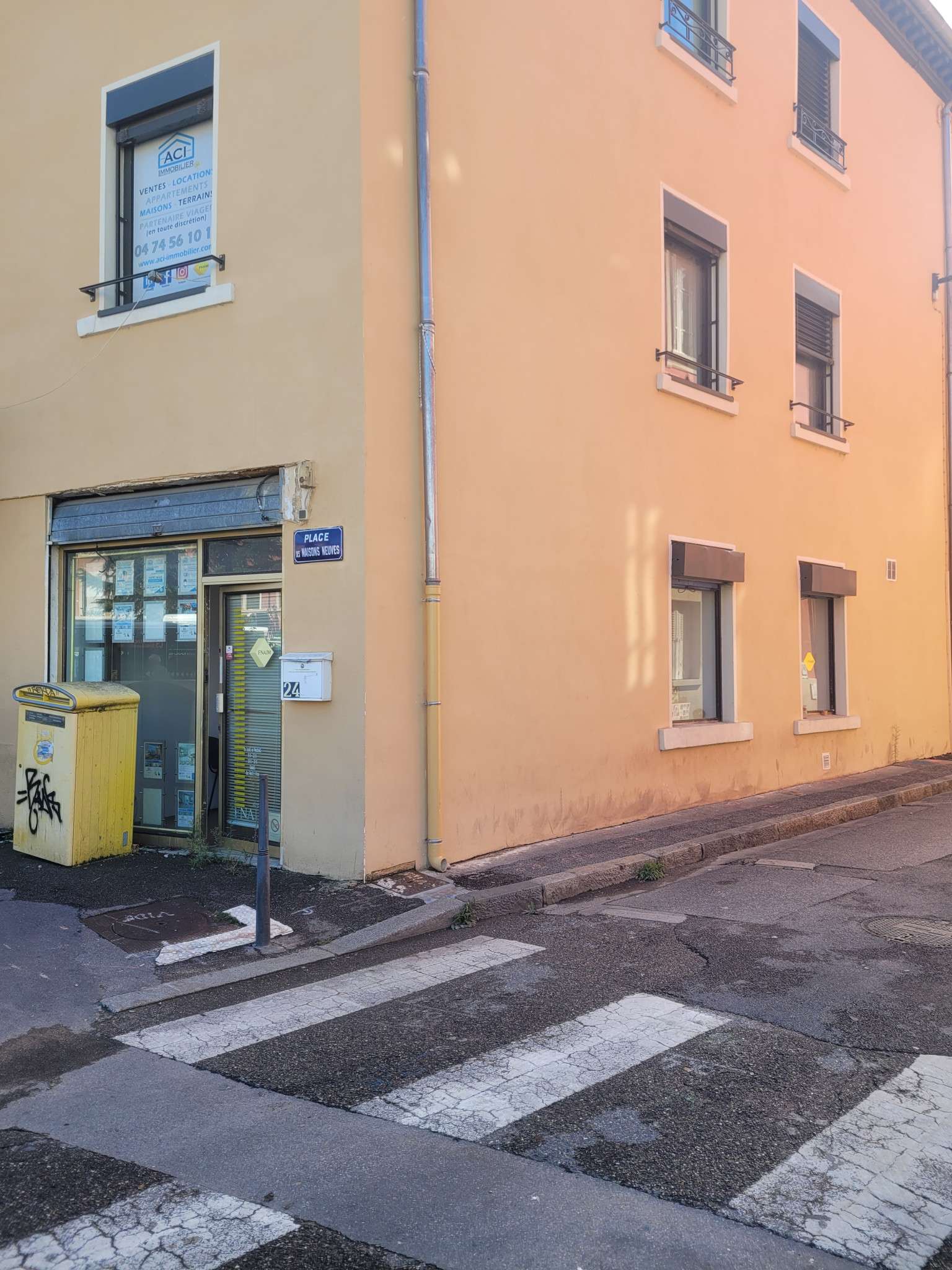 A louer beaux bureaux en duplex à Villeurbanne